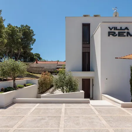 Remi Villa
