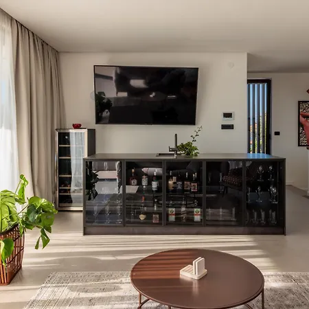 Remi Villa Sumartin